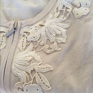 Light cotton cardigan with emboldened trim